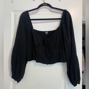 black long sleeve crop top